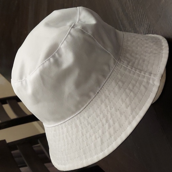 ALICE + OLIVIA by Stacey Bendet Daisy Reversible Bucket Hat - Picture 10 of 10